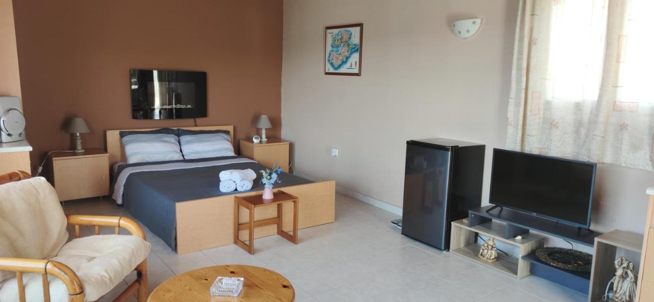 Penthouse Studio Next To The Sea Salamina Exterior foto