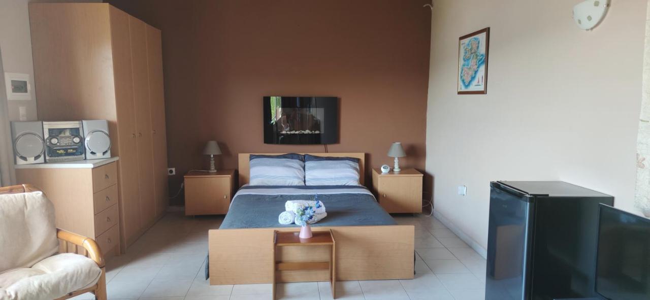Penthouse Studio Next To The Sea Salamina Exterior foto