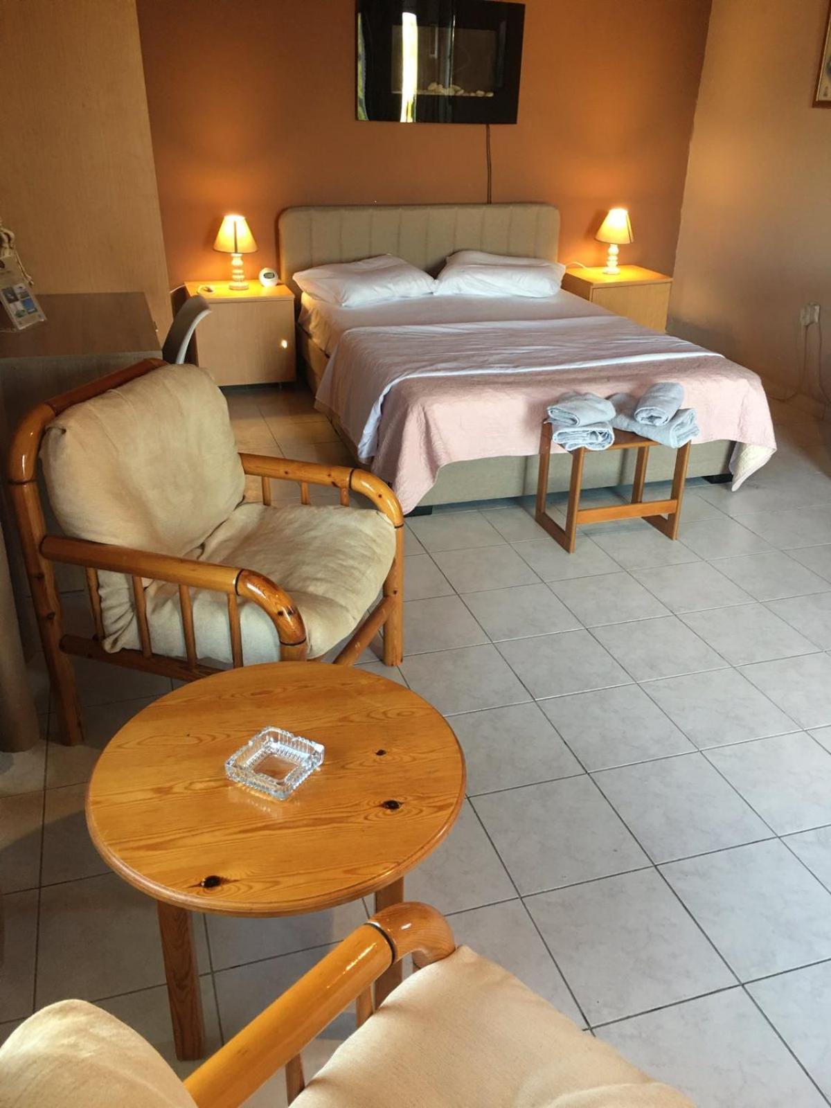 Penthouse Studio Next To The Sea Salamina Exterior foto